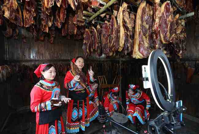 Shitja në transmetim të drejtpërdrejtë në platformën e internetit