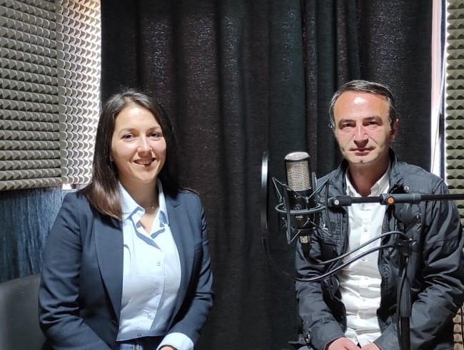 Enida Mara ne studion e Radio Ejani ne interviste per CMG