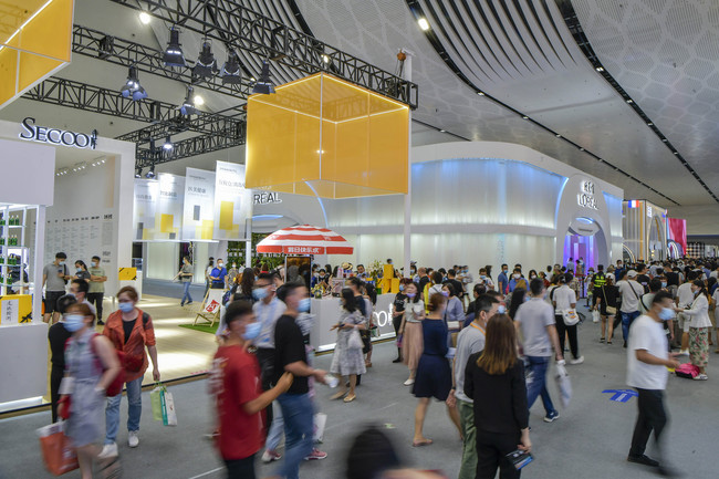 Edicioni i parë i Ekspozitës Ndërkombëtare të Mallrave të Konsumit të Kinës u mbyll të hënën në Haikou të provincës Hainan./ CFP