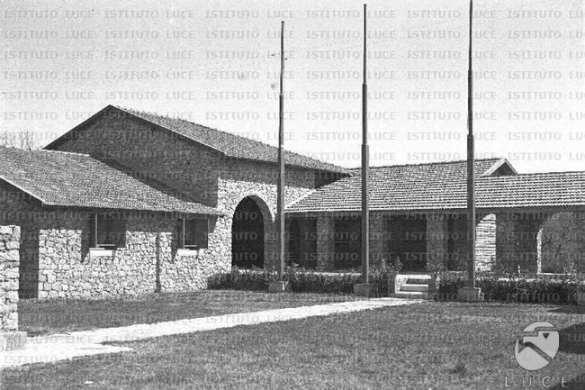 Hoteli i Gjuetise, menjehere pas ndertimit. Foto e institutit Luce