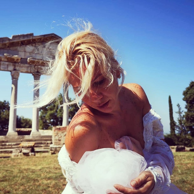 Klodi Kadillari në interpretim