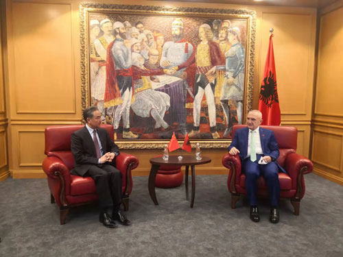 Takimi i ministrit Wang me presidentin shqiptar Ilir Meta(Ministria e Punëve të Jashtme e Kinës)