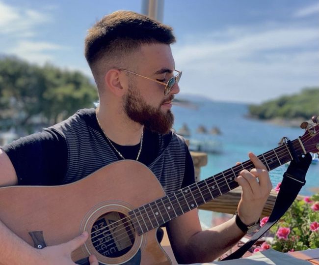 Artisti Andrea Adhami instgram