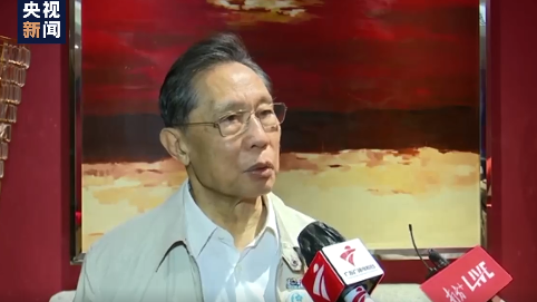 Zhong Nanshan shkëmbeu me gazetarë në Konferencën mbi sëmundjet e rrugëve të frymëmarrjes në Guanzhou/ CMG