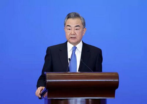 Kryediplomati kinez Wang Yi në simpozium mbi situatën ndërkombëtare dhe diplomacinë e Kinës,Pekin(Ministria e Punëve të Jashtme e Kinës)