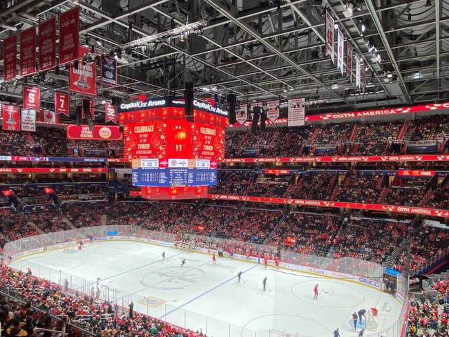 Stadiumi "Capitol" i dekoruar me ngjyrën e kuqe kineze(Foto:CMG)