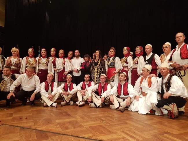 Ansambli i kengeve dhe valleve polpullore (foto Gazeta Koha Jone)