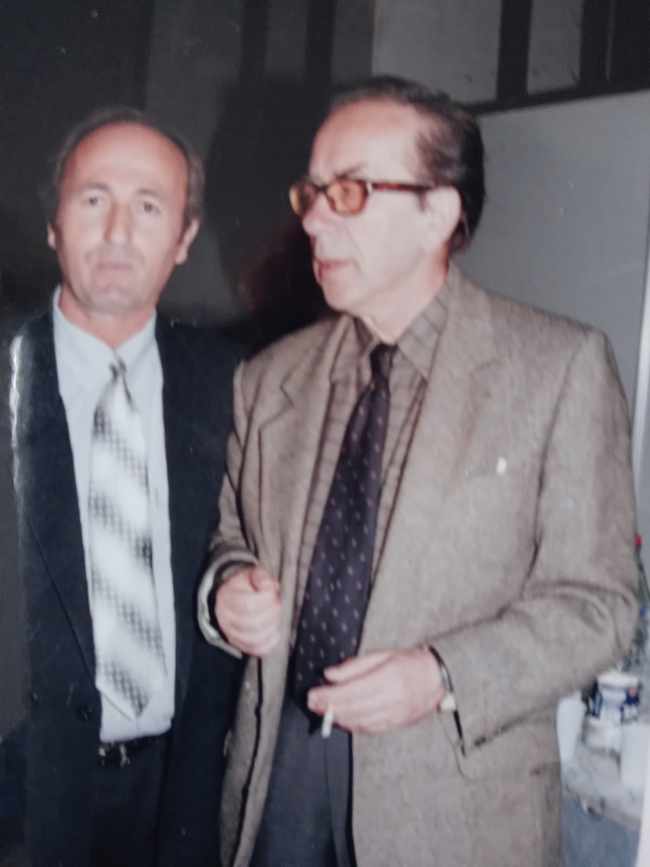 Nazif Agalliu dhe shkrimtari Ismail Kadare (Foto personale)