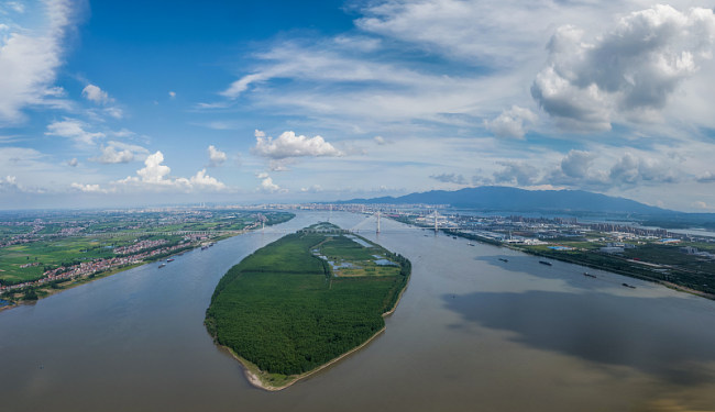 Një ishull i vogël në lumin Yangtze në Huanggang, Provinca Hubei, Kinë, 2 korrik 2022. /CFP