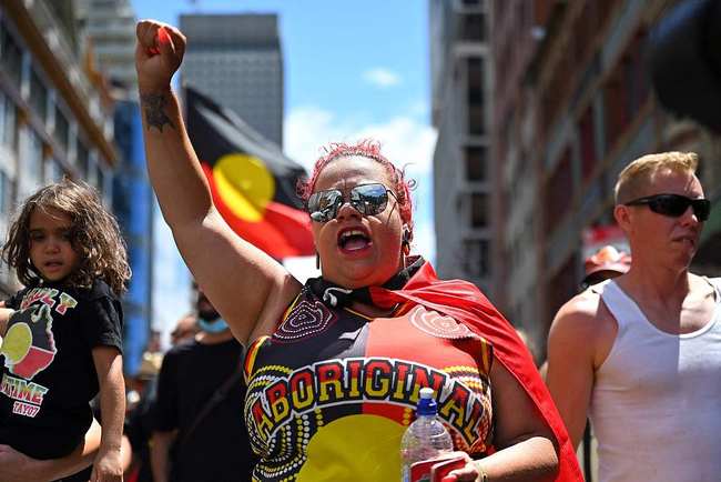 Protesta kërkuan ndryshimin e Ditës Kombëtare që u caktua në ditën e mbërritjes së kolonialistëve britaniklë në Australi, 26 janar 2022, Sidnej(Foto:VCG)