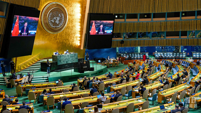 Prezident Xi se přes video účastní všeobecné debaty 76. Valného shromáždění OSN a přednesl projev.