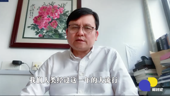 Snímek: Zhang Wenhong, špičkový odborník na infekční choroby sídlící v Šanghaji, poskytl 15. ledna 2022 virtuální rozhovor CMG.