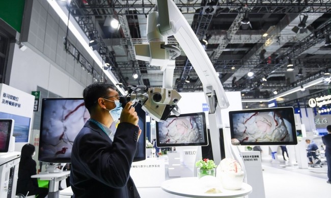 Nárůst FDI do čínského sektoru služeb je dokladem o úspěšnosti reformy prováděné otvíráním a restrukturací čínské průmyslové struktury.