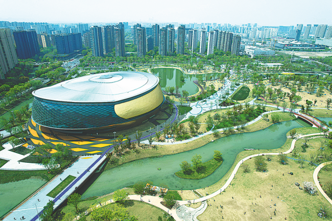 Park Asijských her v Hangzhou je navržen pro soutěže mnoha sportů během nadcházejících Asijských her. [Fotografie: Long Wei (Lung Wej) a Li Zhong (Li Čung) pro deník China Daily]