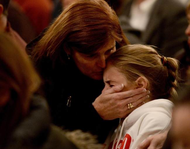 Snímek: 13. prosince 2012 bylo při střelbě na Základní škole Sandy Hook v Newtownu v Connecticutu zabito 26 lidí. (Foto: VCG)