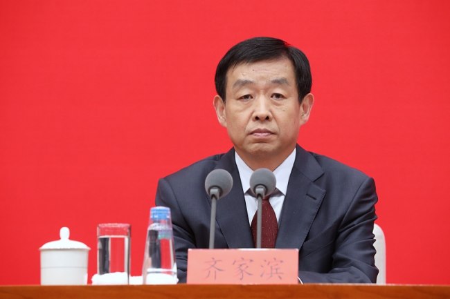 Fotografie: Úředník Organizačního oddělení Ústředního výboru KS Číny Qi Jiabin