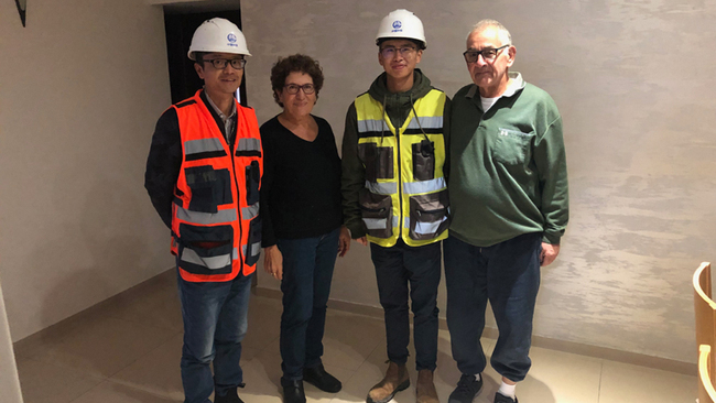 La geedzoj Emanuel Herskowidz donis varman supon al ĉinoj.