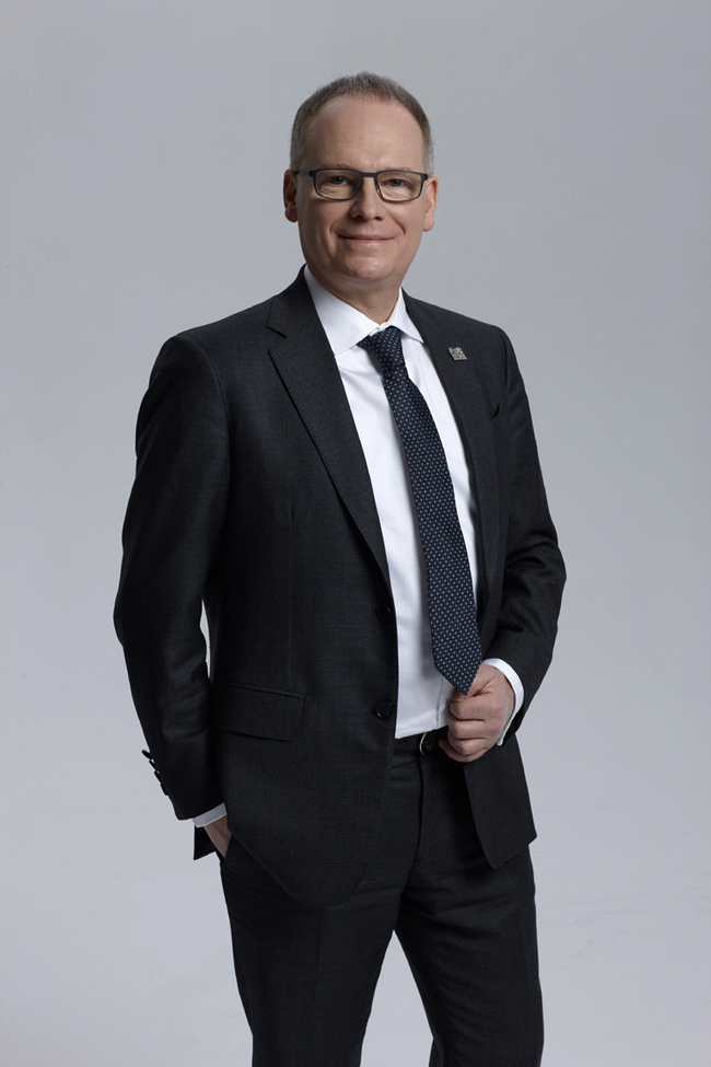 Ĝenerala vicdirektoro de la kompanio pri tekniko sinjoro Andreas Dick 