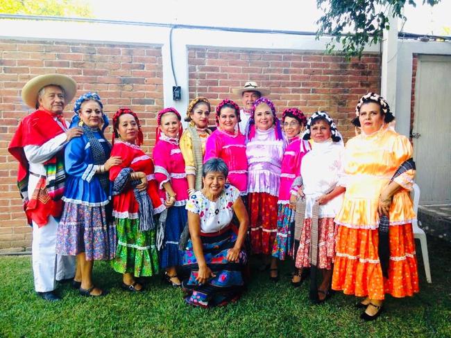 Grafika reprezentado 4 Dancogrupo, kreditas al Labra Ascencio.<br>