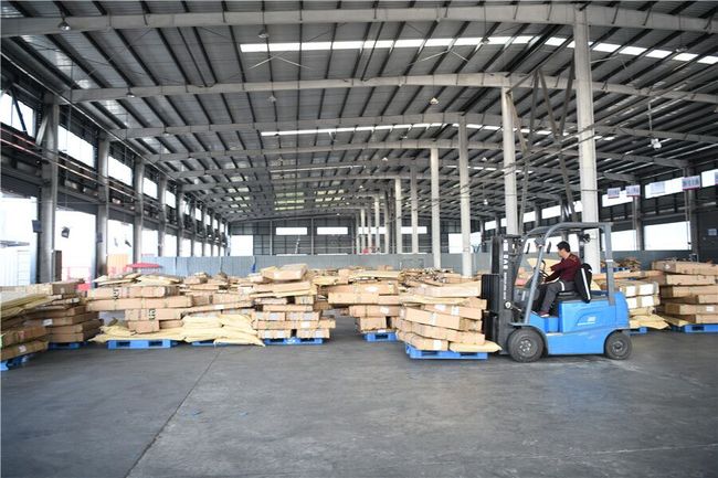 En 2019 en la vilaĝo situas estis 42 loĝistikaj punktojservejoj, 540 elektronaj komercistoaj entreprenoj.