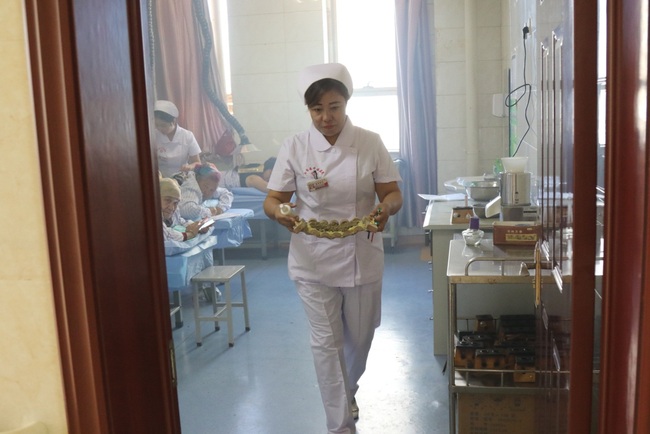 Jeden Tag um 9.30 Uhr beginnt Maierhaba mit ihrer Schicht