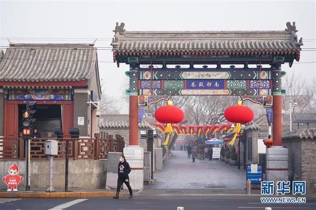 Ein Blick auf die Straße Nanluoguxiang, eine beliebte Touri-Straße in Chinas Hauptstadt Beijing. 