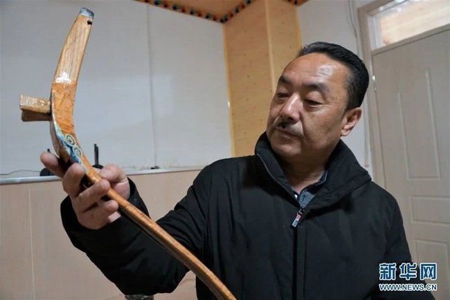 Osung Dorje und Büffelhorn-Bogen