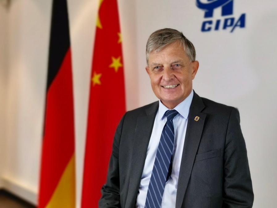 Dr. Michael Borchmann