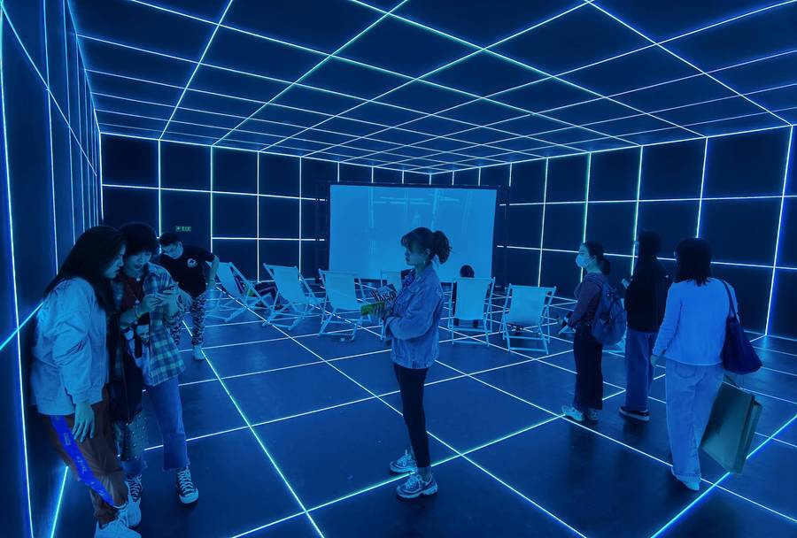 Sun factory, Hito Steyerl (Germany)