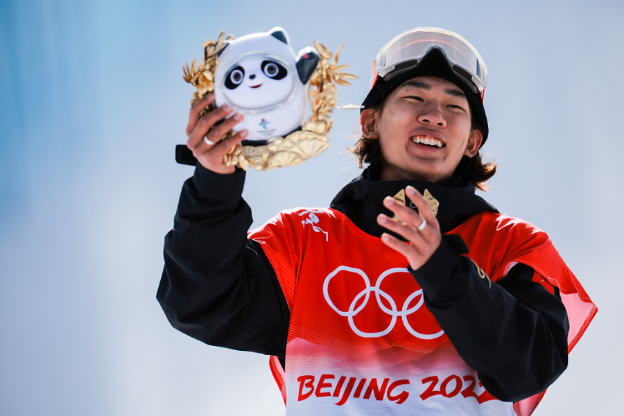 Der chinesische Freestyle-Snowboarder und Olympiasieger Su Yiming (Foto / VCG)
