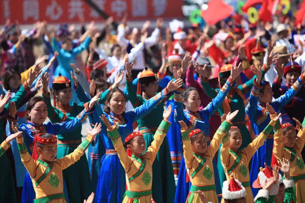 Η τελετή έναρξης ξεκίνησε με πολιτιστικές παραστάσεις για να αναδείξει τον παραδοσιακό πολιτισμό της Μογγολίας. 