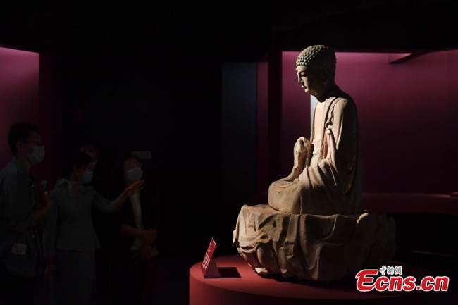 Το άγαλμα του Βούδα Σακιαμούνι σε φωτογραφία από την έκθεση «Dazu Rock Carvings» στο Εθνικό Μουσείο της Κίνας, Πεκίνο, πρωτεύουσα της Κίνας, 17 Σεπτεμβρίου 2021. (Φωτογραφία: China News Service)