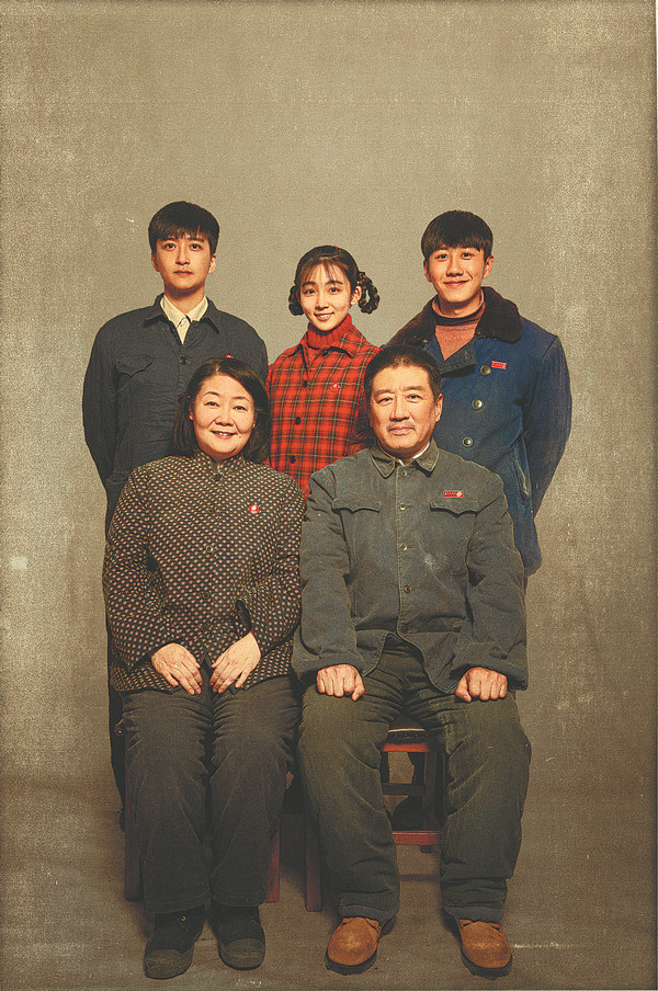 Μια ‘οικογενειακή φωτογραφία’ του 1969 με τους ηθοποιούς της σειράς. (φωτογραφία/CHINA DAILY)