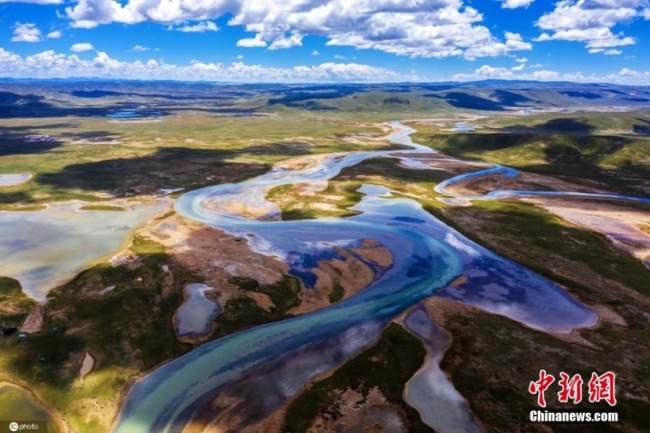Τοπίο του Μαρντό, μια περιοχή που η ονομασία της στα θιβετιανά σημαίνει ότι πρόκειται για την πηγή του Κίτρινου Ποταμού (黄河huánghé), στο Εθνικό Πάρκο Σαντζιανγκγιουάν στον αυτόνομο θιβετιανό νομό Γκολόγκ της επαρχίας Τσινγκχάι στην βορειοδυτική Κίνα.
