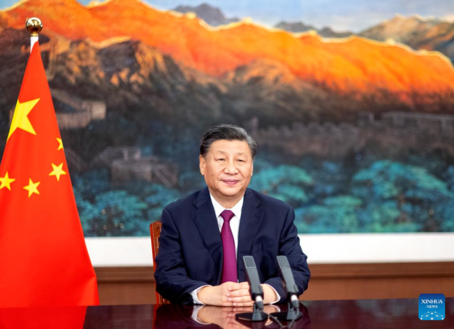 Ο Κινέζος Πρόεδρος Σι Τζινπίνγκ ενώ δίνει μια ομιλία μέσω βίντεο στην εναρκτήρια συνεδρίαση της Συνόδου των Υπουργών Εξωτερικών των BRICS, 19 Μαΐου 2022. (φωτογραφία/Xinhua)