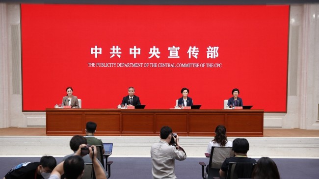 Αξιωματούχοι του Υπουργείου Βιομηχανίας και Πληροφορικής της Κίνας σε συνέντευξη Τύπου στις 14 Ιουνίου 2022. (φωτογραφία/CFP)