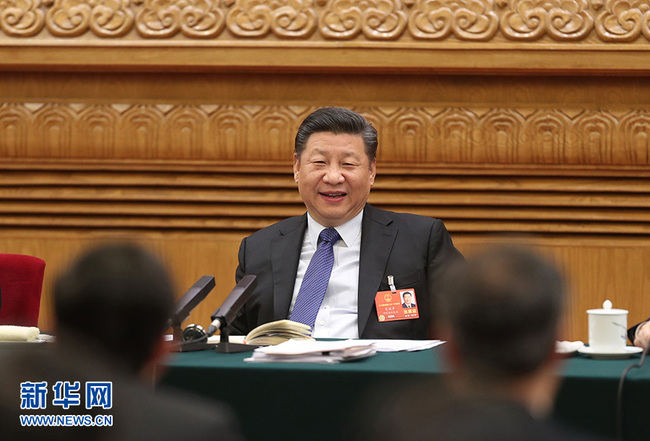 Xi Jinping e dirigentes integram deliberação dos representantes na sessão da APN