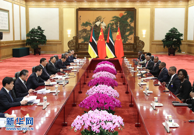Xi Jinping encontra-se com presidente moçambicano