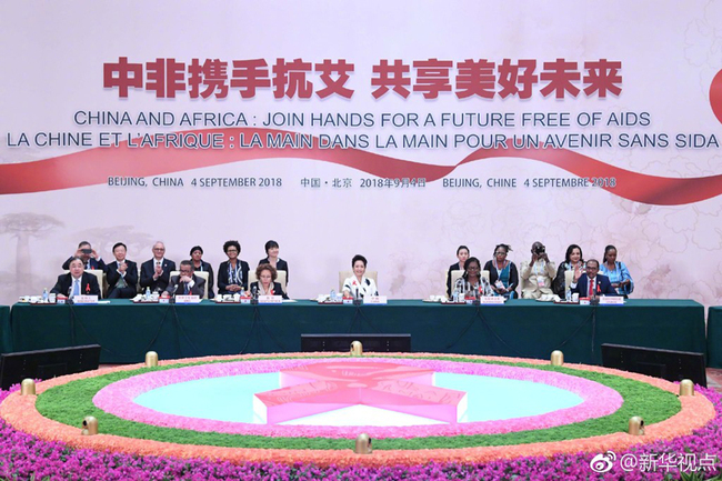 Primeira dama chinesa participa da reunião sino-africana de luta contra AIDS
