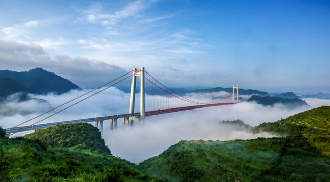 Ponte do rio Qingshui na autoestrada Guiyang-Weng'an