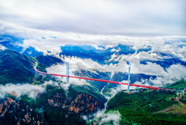 Ponte Beipanjiang de Bijie para a autoestrada Duge, a ponte mais alta do mundo certificada pelo Guinness em 2018