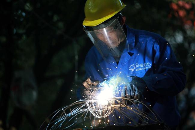 Artesãos de lanterna em Zigong: criador de sonhos na cidade das luzes