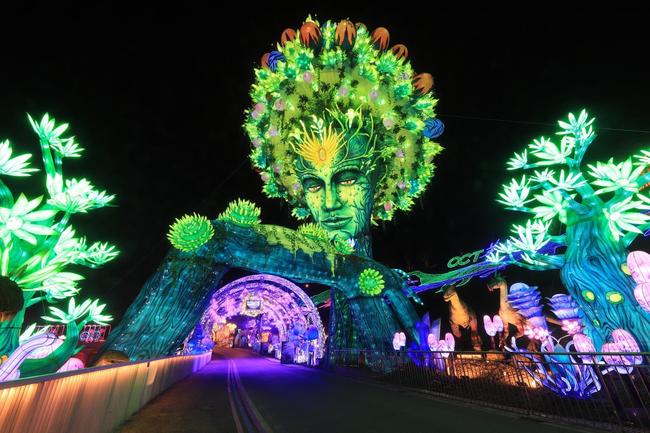 Artesãos de lanterna em Zigong: criador de sonhos na cidade das luzes