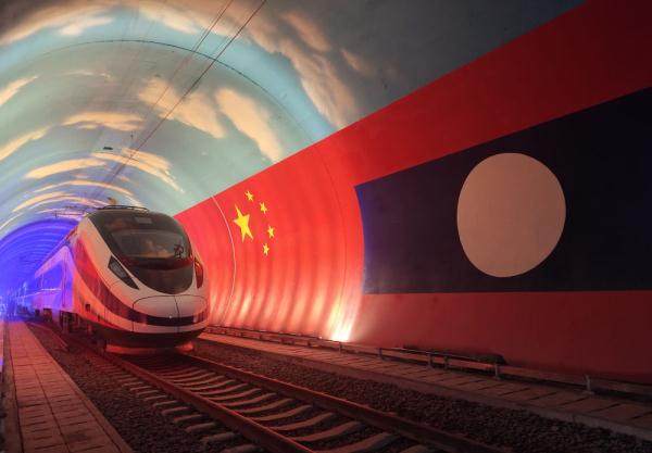 ferrovia China-Laos