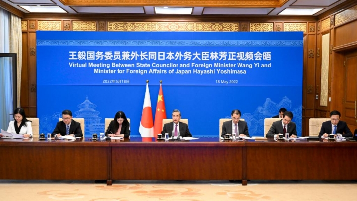 Chanceler chinês insta Japão a remover fatores que perturbam laços