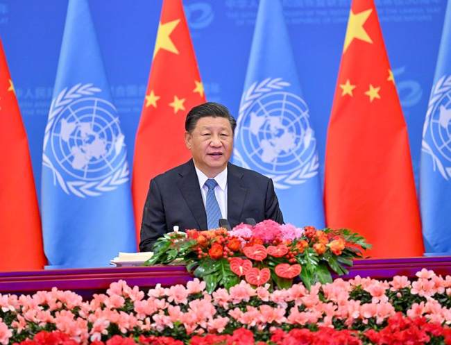 （Em 25 de outubro de 2021, Xi Jinping fez um importante discurso em uma reunião em Beijing para comemorar o 50ºaniversário da restauração da vaga legal da República Popular da China nas Nações Unidas.）