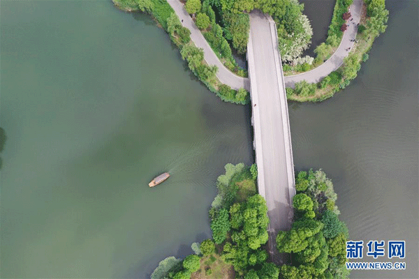 Lacul pitoresc Shanghu din Jiangsu