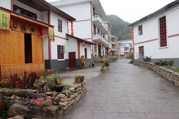 Populația din Jinggangshan are un nivel de trai decent Populația din Jinggangshan are un nivel de trai decent