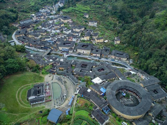 Casele Tulou, „castronul auriu” din zonele muntoase din provincia Fujian