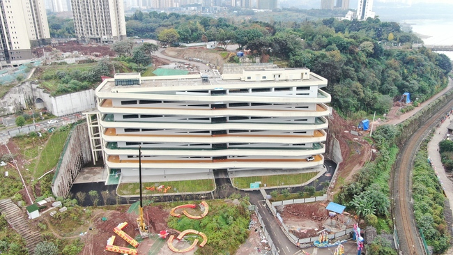 Parcarea cu 15 etaje Parcarea cu 15 etaje